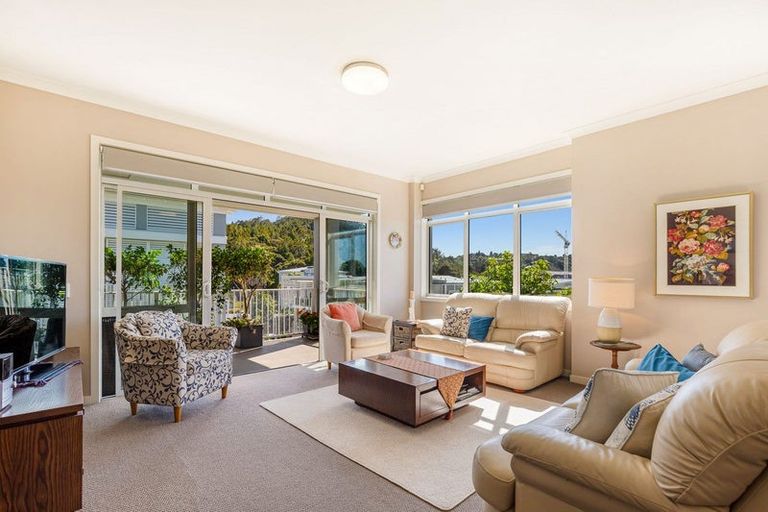 Photo of property in 33 Parkside Drive, Orewa, 0931