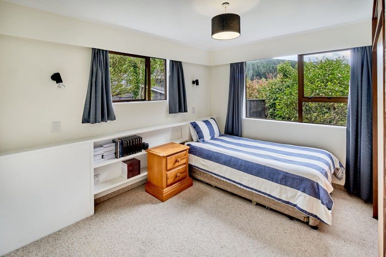 Photo of property in 5 Achilles Close, Tawa, Wellington, 5028