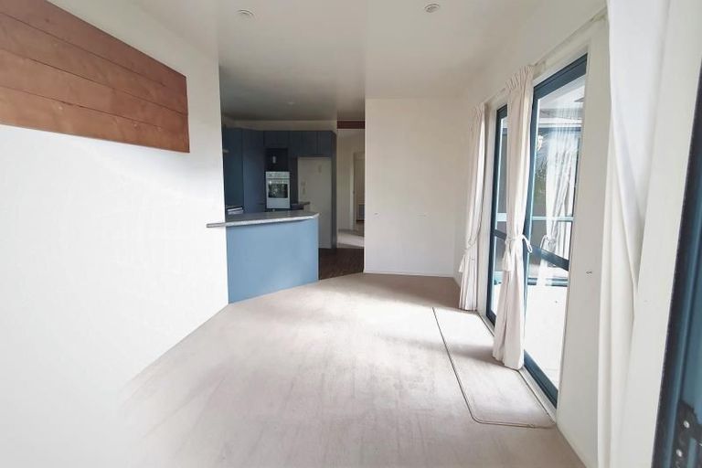 Photo of property in 19 Mandeville Place, Unsworth Heights, Auckland, 0632
