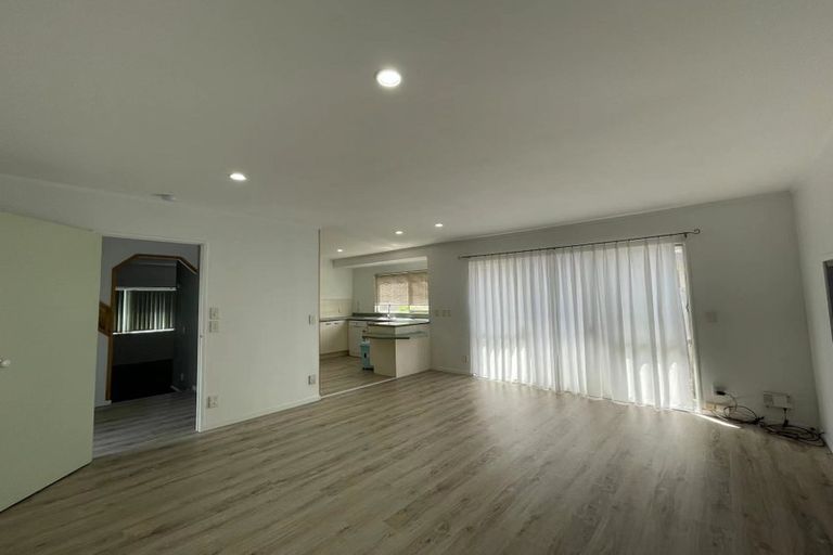 Photo of property in 2/49 Millhouse Drive, Northpark, Auckland, 2013
