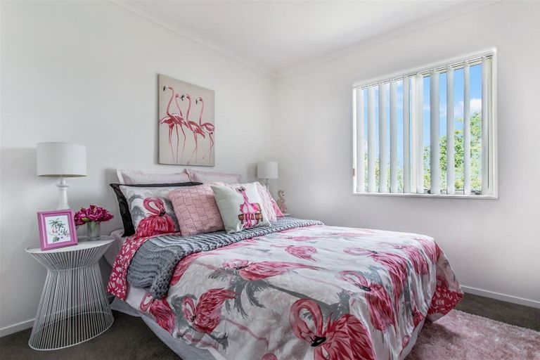 Photo of property in 34 Brashier Circle, Sunnyvale, Auckland, 0612