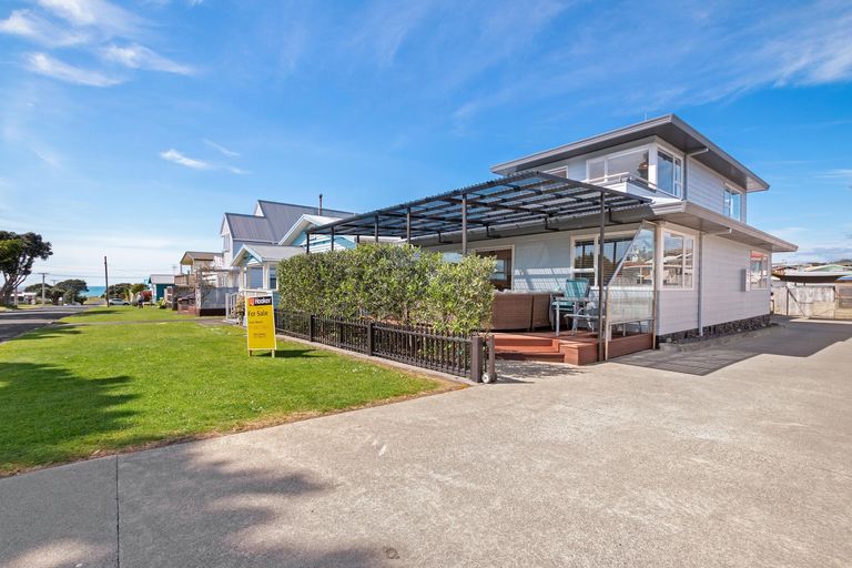 Photo of property in 35 Ocean View Road, Waihi Beach, 3611