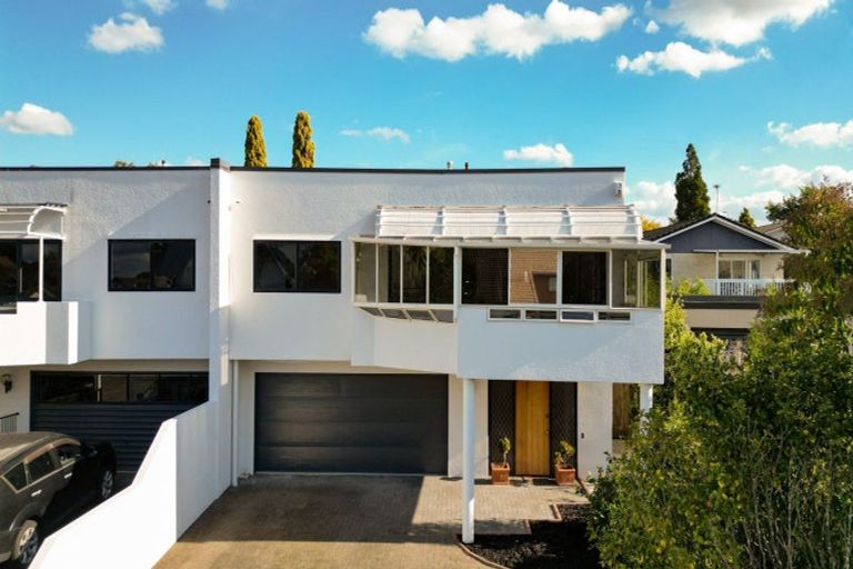 Photo of property in 18a Burn-murdoch Street, St Andrews, Hamilton, 3200