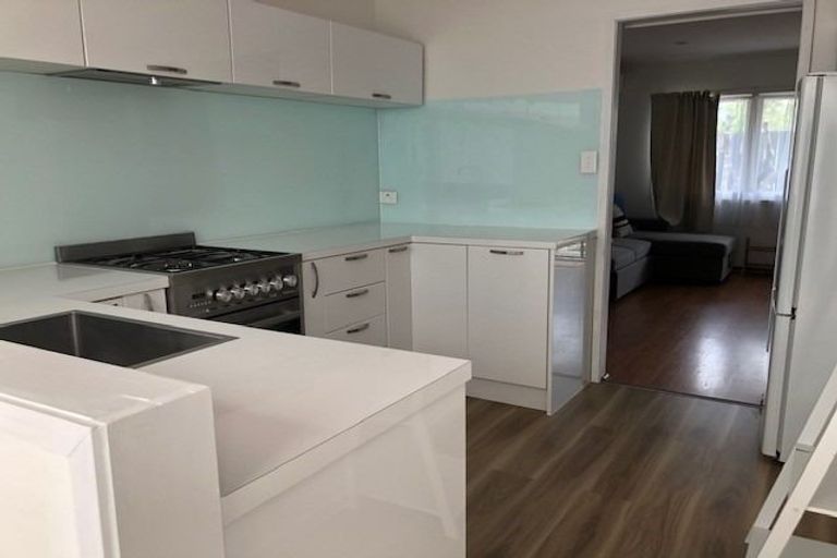 Photo of property in 2/21 Cresta Avenue, Beach Haven, Auckland, 0626