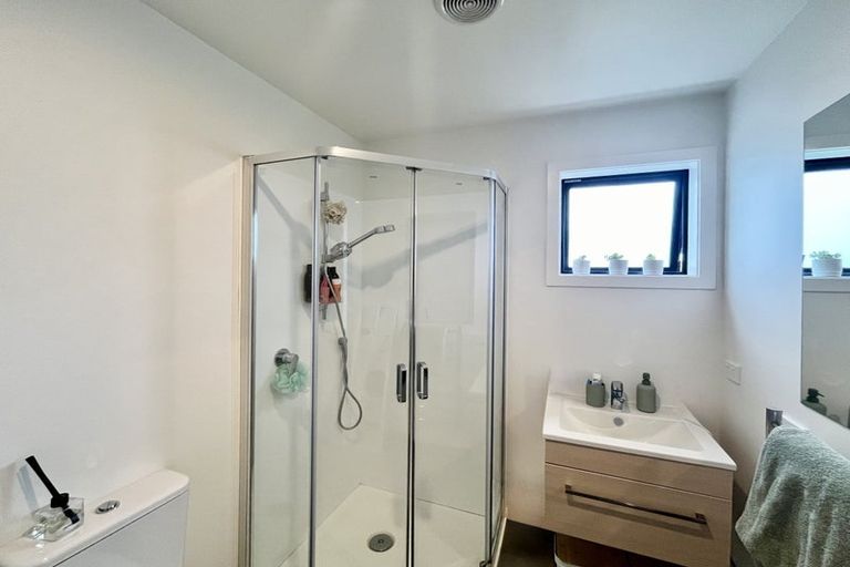 Photo of property in 1/12 Enderby Drive, Te Atatu Peninsula, Auckland, 0610