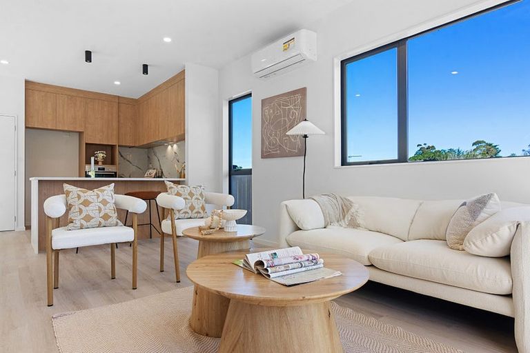 Photo of property in 11 Glenfinn Place, Massey, Auckland, 0614