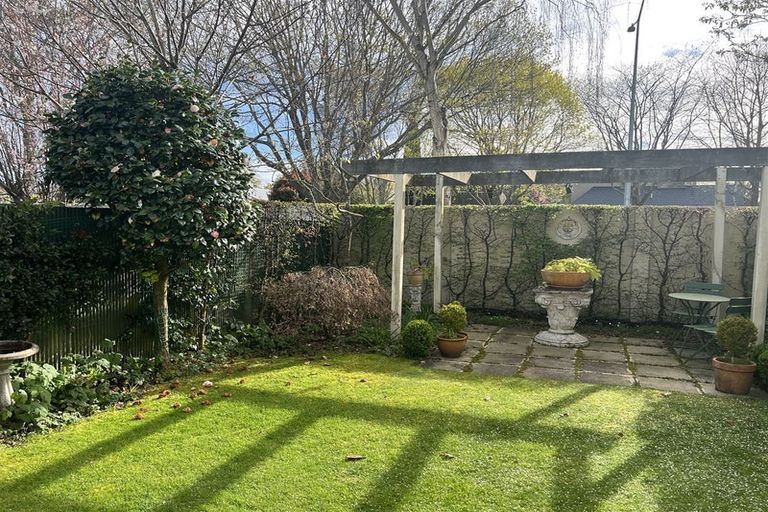 Photo of property in 275 Memorial Avenue, Burnside, Christchurch, 8053