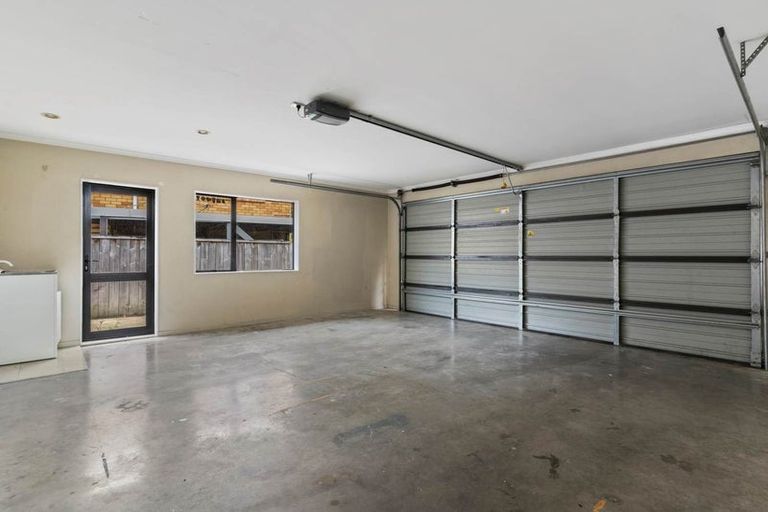 Photo of property in 6 Exotic Place, Massey, Auckland, 0614