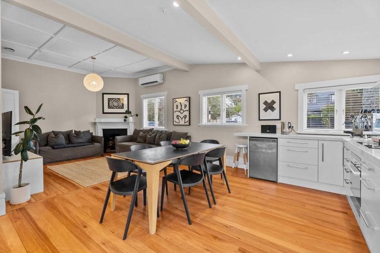 Photo of property in 1/2 Tennyson Street, Northcote Point, Auckland, 0627