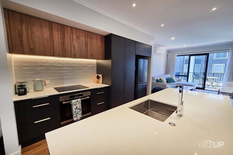 Photo of property in 4/35 Marine Parade, Hobsonville, Auckland, 0616