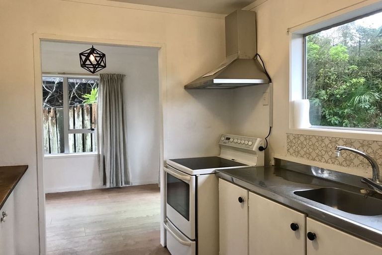 Photo of property in 1/95c Captain Scott Road, Glen Eden, Auckland, 0602