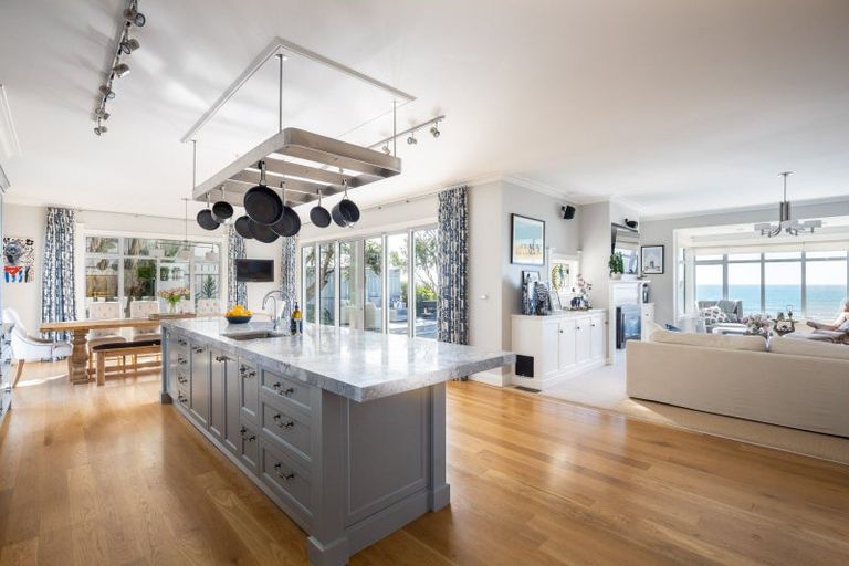 Photo of property in 10 Woolcombe Terrace, New Plymouth, 4310