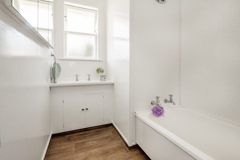 Photo of property in 106 Warwick Road, Mayfair, Hastings, 4122