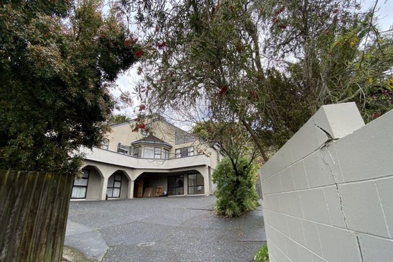 Photo of property in 211 Chelsea View Drive, Chatswood, Auckland, 0626