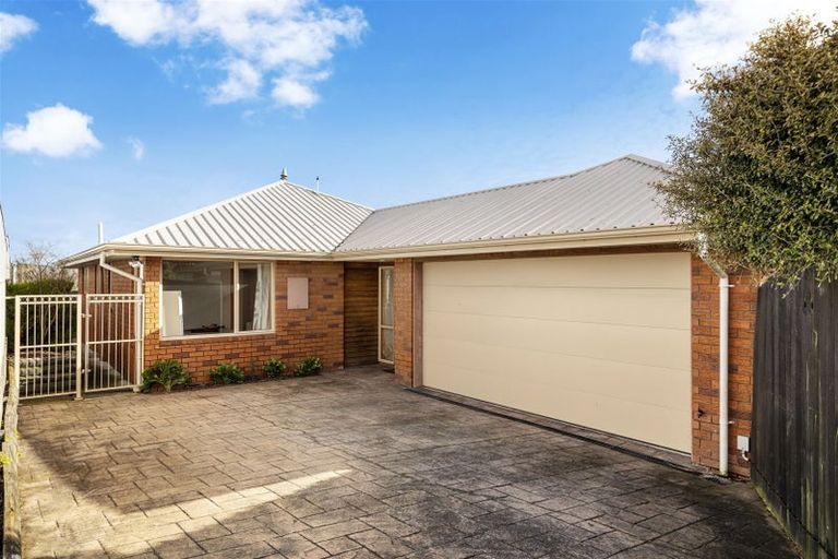 Photo of property in 267a Lake Terrace Road, Shirley, Christchurch, 8061