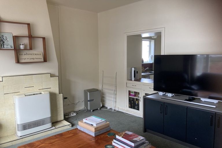 Photo of property in Hamilton Flats, 4/9 Hawker Street, Mount Victoria, Wellington, 6011
