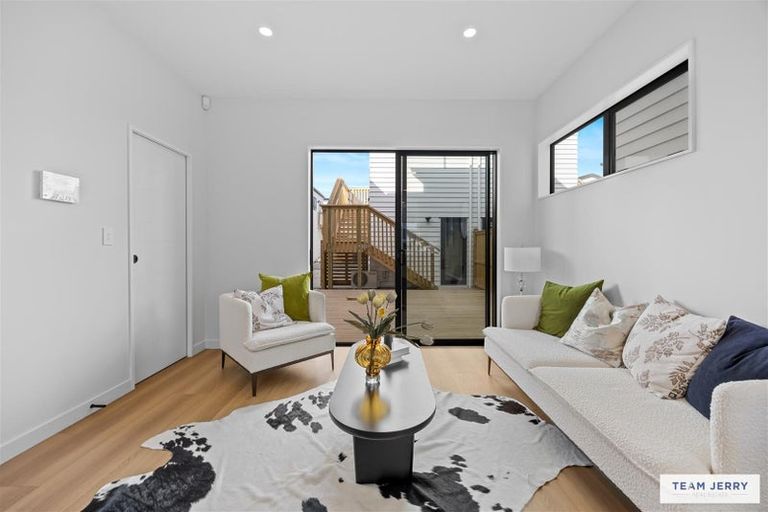 Photo of property in 63 Whare Kauri Road, Papakura, 2110