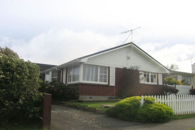Photo of property in 19 Cedar Street, Maungaraki, Lower Hutt, 5010