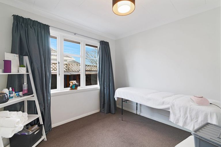 Photo of property in 210 Weston Road, St Albans, Christchurch, 8052