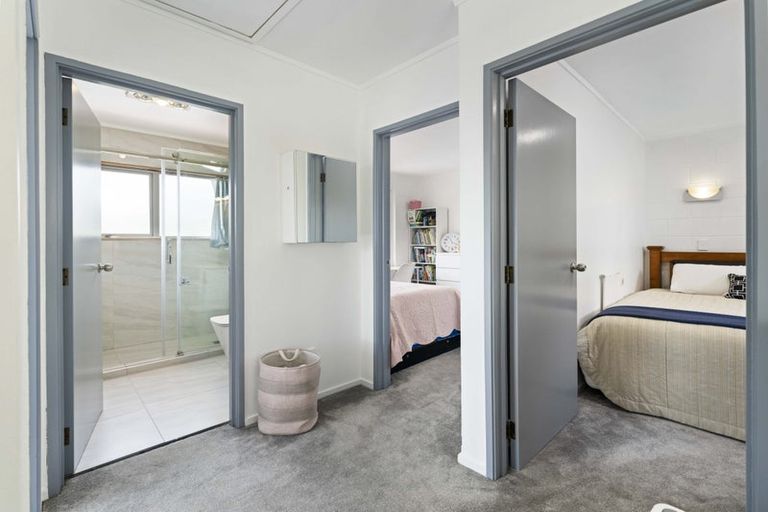 Photo of property in 2/39c Coronation Road, Hillcrest, Auckland, 0627