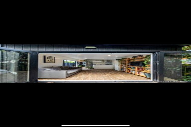 Photo of property in 16 Rossgrove Terrace, Mount Albert, Auckland, 1025