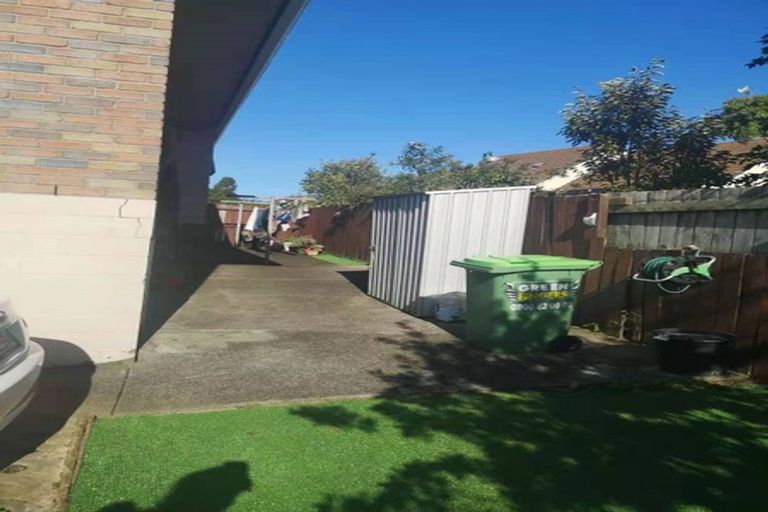 Photo of property in 2/66 Aviemore Drive, Highland Park, Auckland, 2010