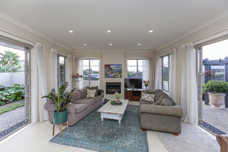 Photo of property in 136 Renown Road, Raumati South, Paraparaumu, 5032