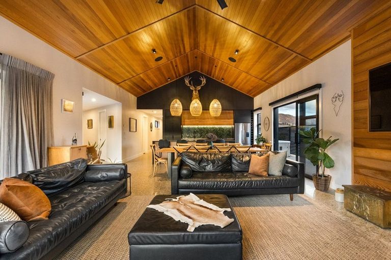 Photo of property in 2 Brodie Avenue, Arrowtown, 9302