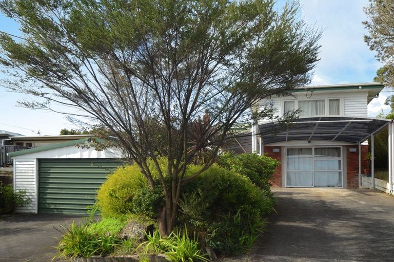 Photo of property in 27 Moire Road, Massey, Auckland, 0614