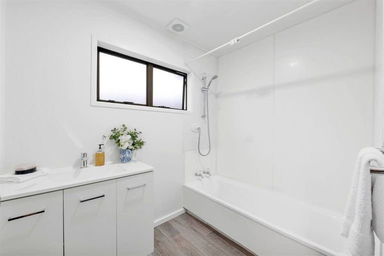 Photo of property in 2/46 View Road, Henderson, Auckland, 0612