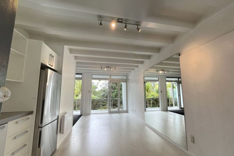 Photo of property in 15/73 Princes Street, Northcote Point, Auckland, 0627