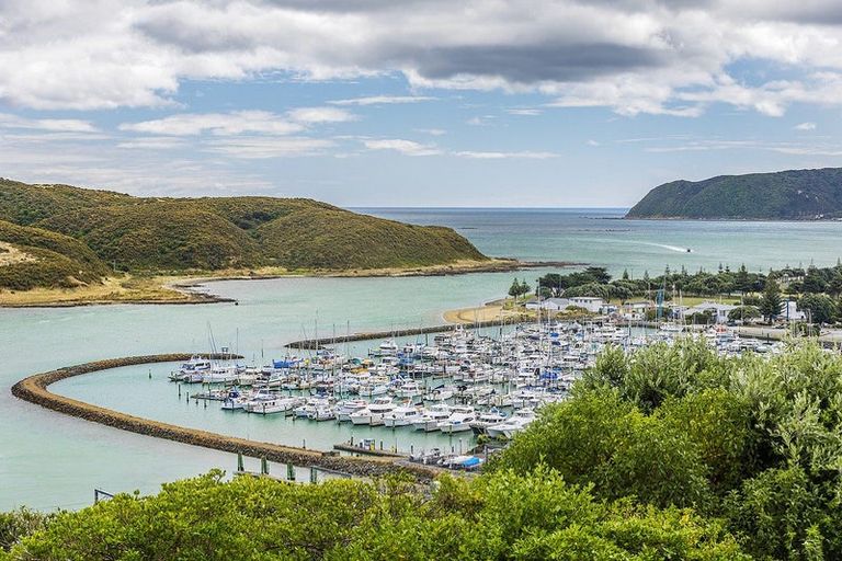 Photo of property in 45 Kiriwai Road, Paremata, Porirua, 5024