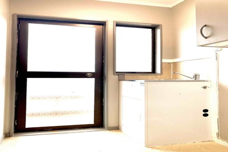 Photo of property in 2/23 Rata Street, New Lynn, Auckland, 0600