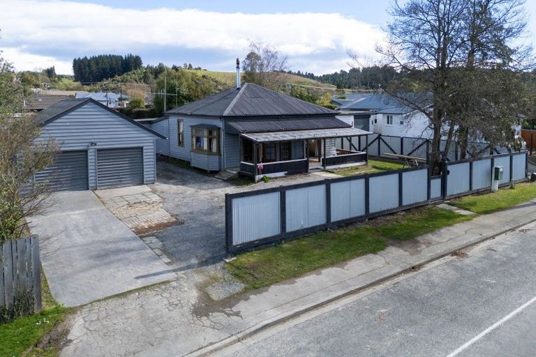 Photo of property in 40 Cox Street, Geraldine, 7930