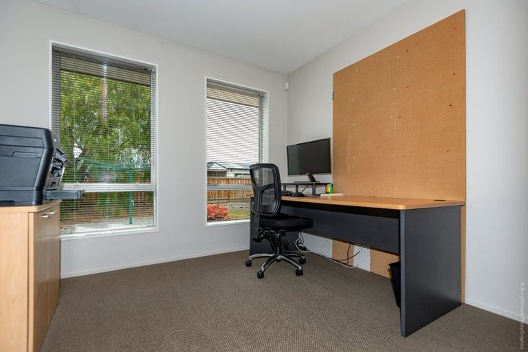 Photo of property in 10 Bideford Place, Dallington, Christchurch, 8061