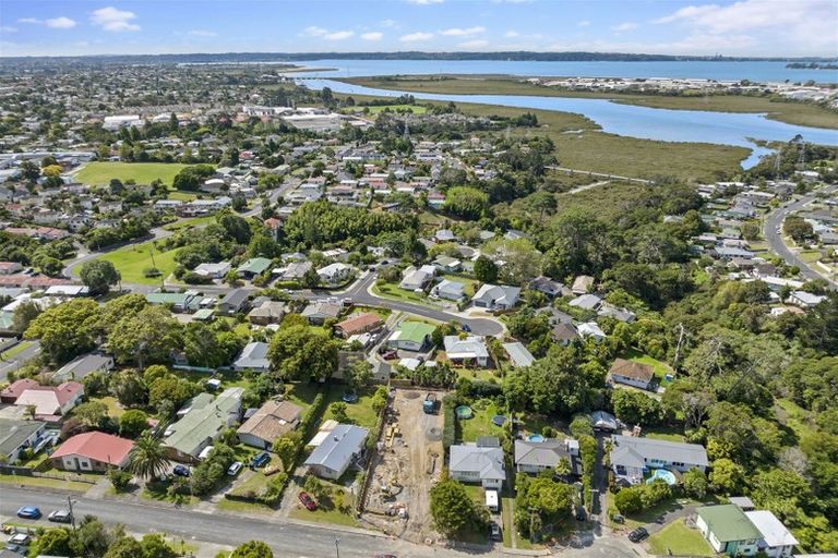 Photo of property in 2/16 Valron Road, Te Atatu South, Auckland, 0602