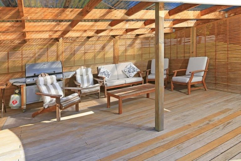 Photo of property in 10 Longreach Drive, Sunnyvale, Auckland, 0612