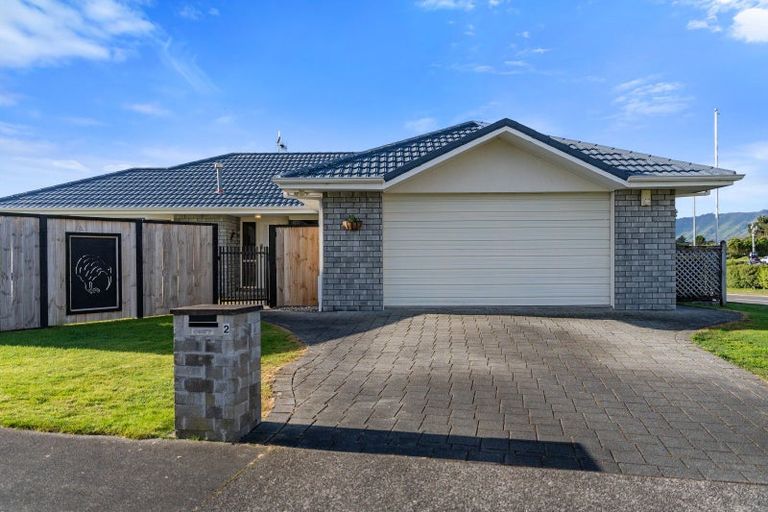 Photo of property in 28 Realm Drive, Paraparaumu, 5032