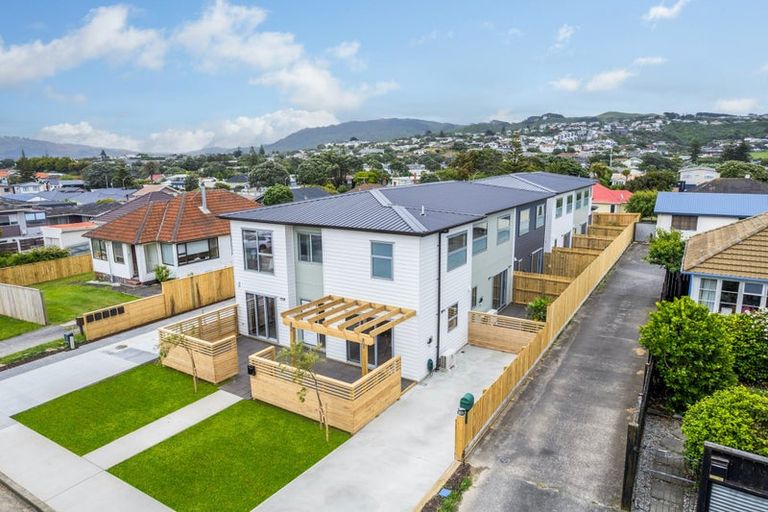 Photo of property in 1/12 Mana Avenue, Titahi Bay, Porirua, 5022
