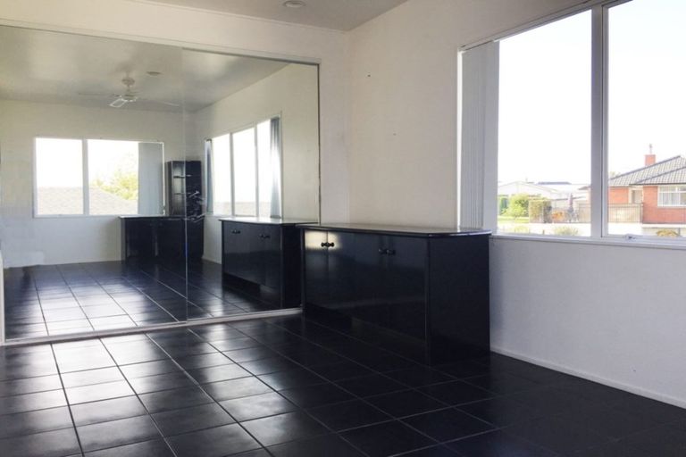 Photo of property in 730 East Coast Road, Pinehill, Auckland, 0632