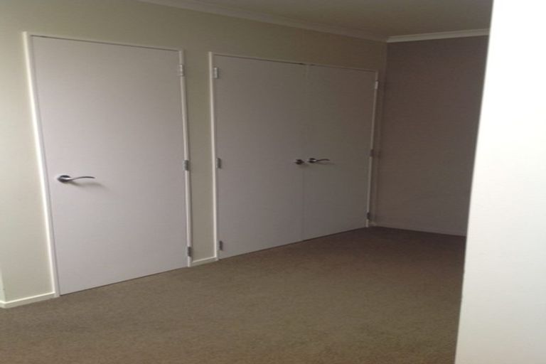 Photo of property in 36b Tamworth Crescent, Newlands, Wellington, 6037