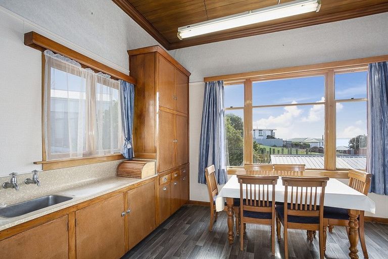 Photo of property in 108 Marine Parade, Bluff, 9814