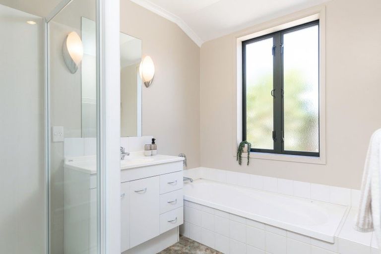 Photo of property in 26 Magnolia Drive, Springlands, Blenheim, 7201