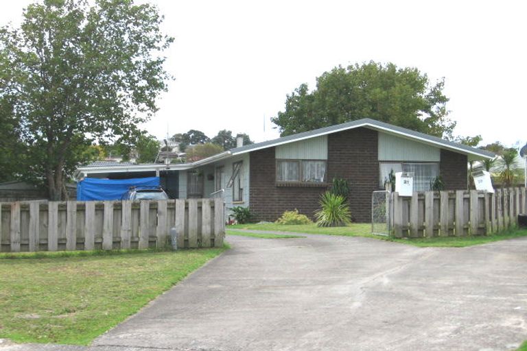 Photo of property in 31 Brougham Place, West Harbour, Auckland, 0618