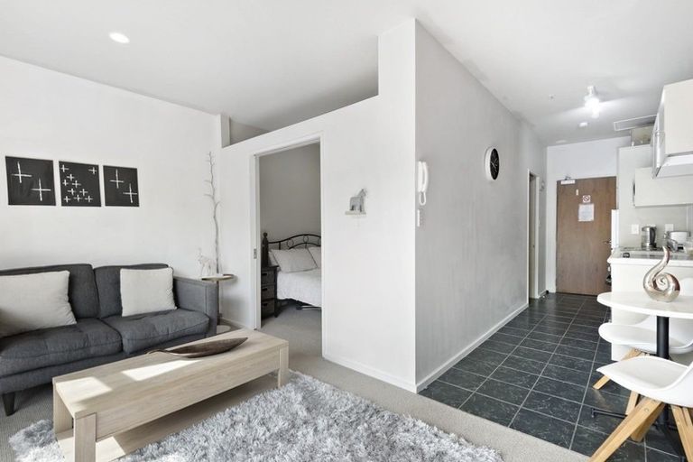 Photo of property in Atrium Towers, 1n/154 The Terrace, Wellington Central, Wellington, 6011