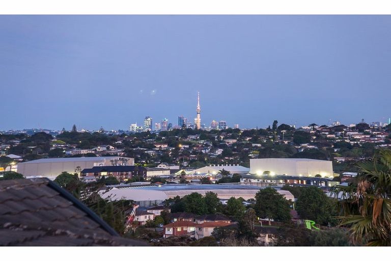 Photo of property in 16 San Lorenzo Rise, Henderson, Auckland, 0612