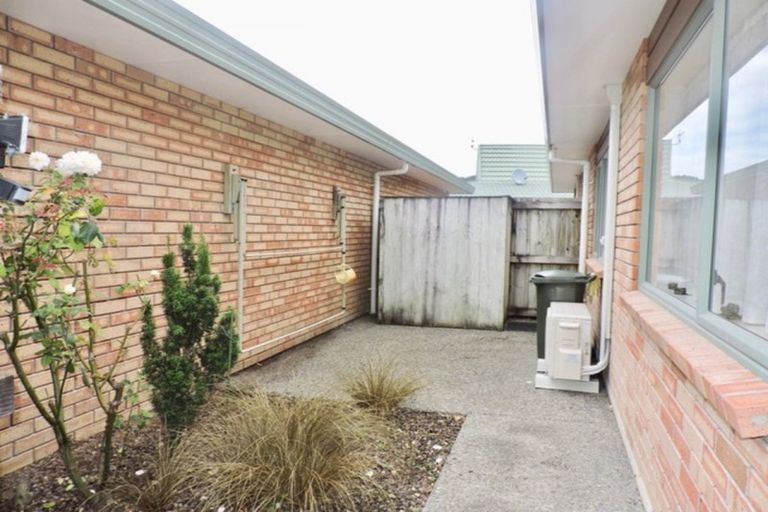 Photo of property in Redwood Village, 6/42 Main Road, Tawa, Wellington, 5028