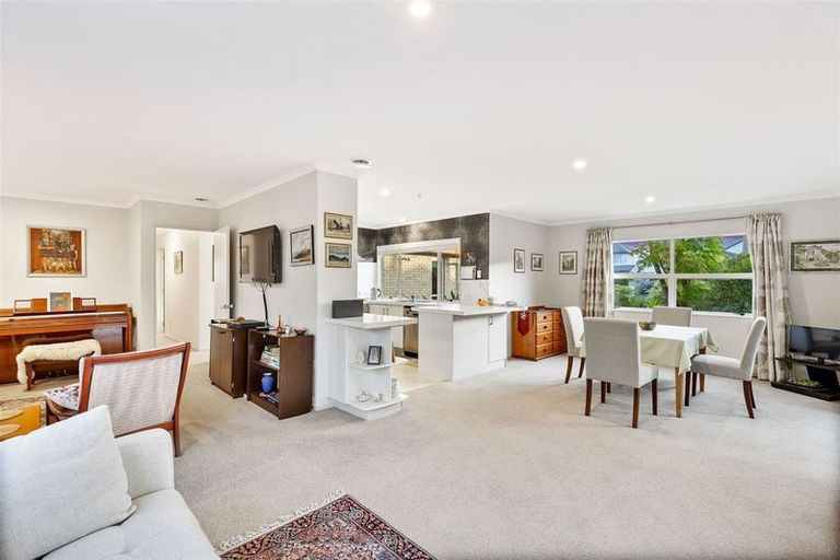 Photo of property in 13 Bridgehead Cove, West Harbour, Auckland, 0618