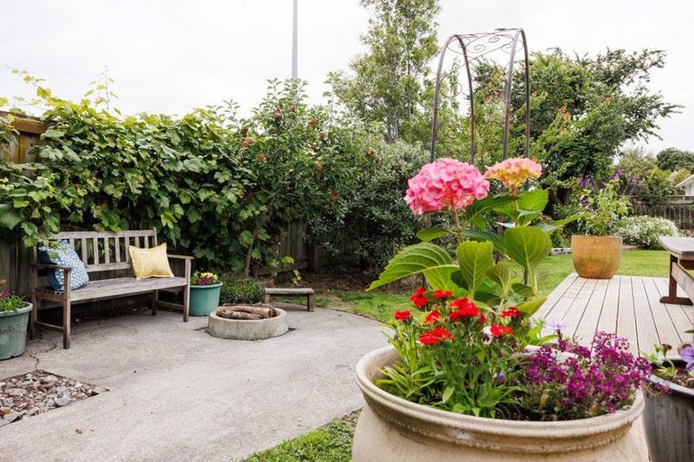 Photo of property in 920 Tremaine Avenue, Roslyn, Palmerston North, 4414