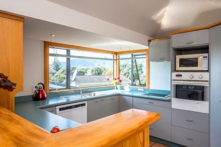 Photo of property in 108 Field Way, Waikanae Beach, Waikanae, 5036